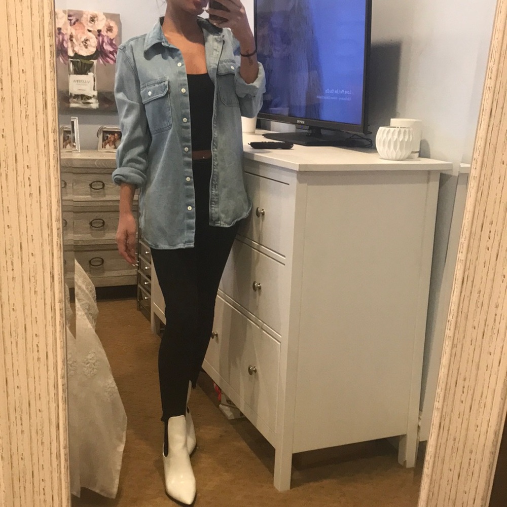 ⭐️ Levis oversized denim top